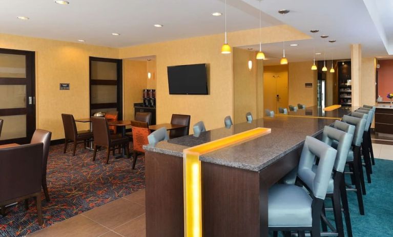 Dining area perfect for coworking at Residence Inn Champaign.