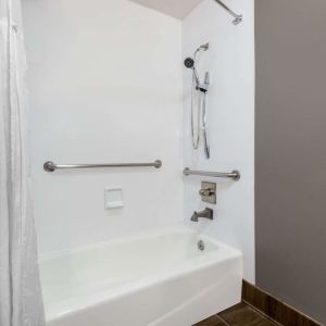 Guest bathroom with combined tub and shower at Hotel 1550 SFO.