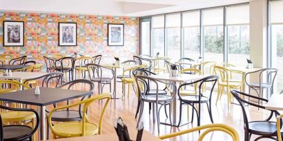 Comfortable dining area with floor to ceiling windows, perfect for co-working at Ibis Styles Barnsley.