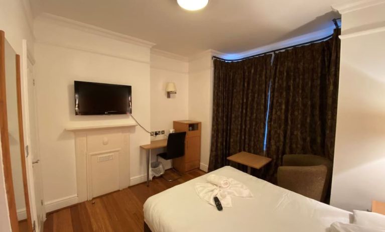 Day use room with TV screen and work desk at Buckingham Hotel.