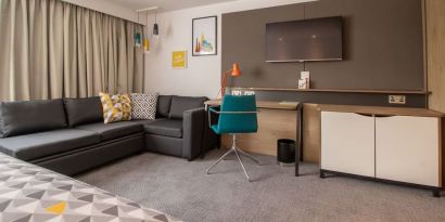 Day use room work station with lounge area at Holiday Inn Leicester-Wigston.