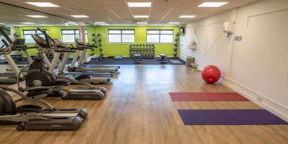 Fully equipped fitness center at Holiday Inn Leicester-Wigston.