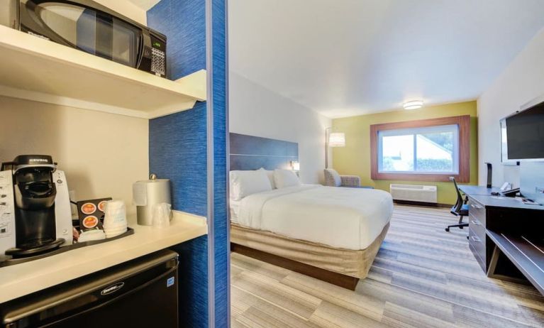 Day use room with work desk and kitchen at Holiday Inn Express Newberg - Wine Country.