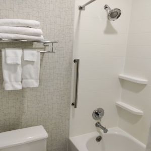 Guest bathroom with shower and tub at Holiday Inn Express Newberg - Wine Country.