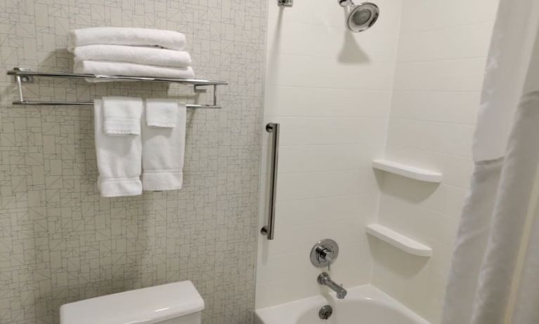 Guest bathroom with shower and tub at Holiday Inn Express Newberg - Wine Country.