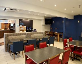 Dining area perfect for coworking at Holiday Inn Express Newberg - Wine Country.