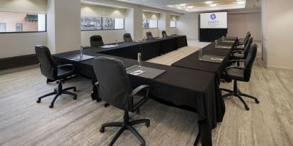 Professional meeting room at Hyatt Regency Milwaukee.