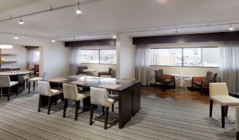 Dining area perfect for coworking at Hyatt Regency Milwaukee.