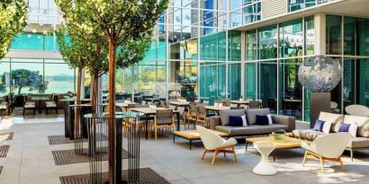 Al fresco dining with ample seats at AC Hotel By Marriott SFO/Oyster Point Waterfront.