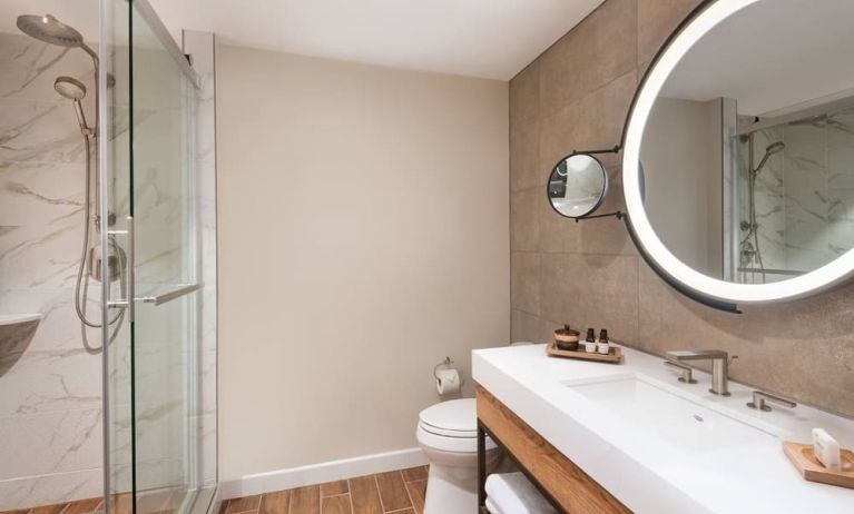 Guest bathroom with shower at The Ben, Autograph Collection.