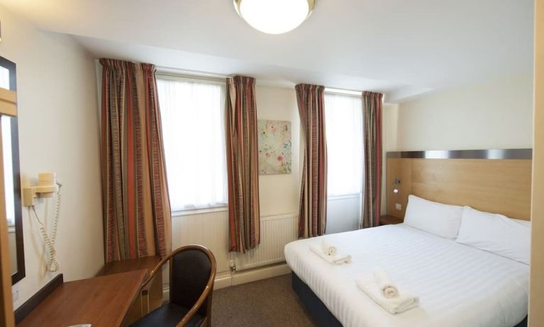 Day use room with work desk at Belgrave Oval London Hotel.