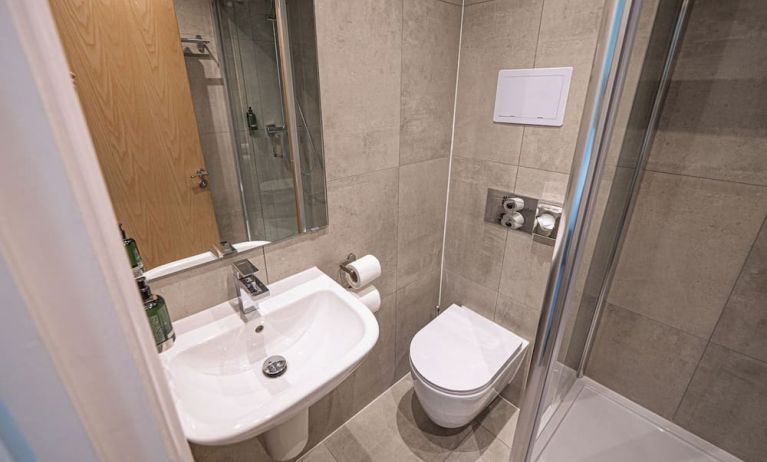 Guest bathroom with shower at Belgrave Oval London Hotel.