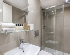 Guest bathroom with shower and free toiletries at Hotel Shepherds Bush London.