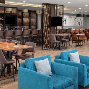 Dining area perfect for coworking at Holiday Inn Hasbrouck Heights-Meadowlands.