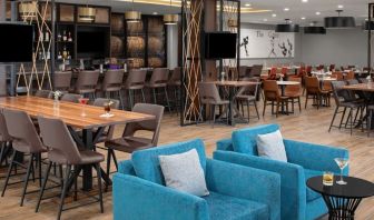 Dining area perfect for coworking at Holiday Inn Hasbrouck Heights-Meadowlands.