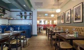 Hotel restaurant with comfortable seating at Indigo London-Paddington Hotel.