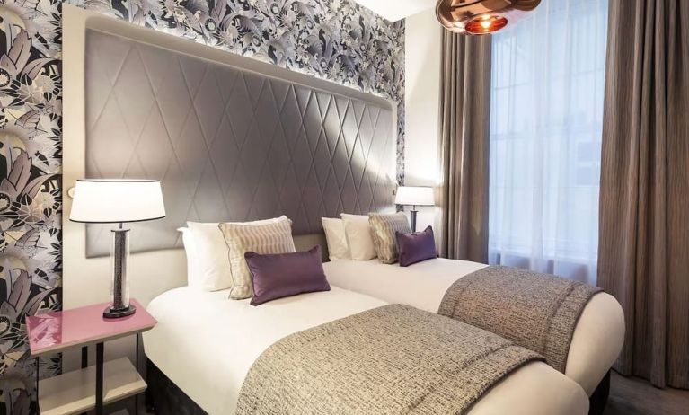 Day use twin room at Mercure London Hyde Park Hotel.