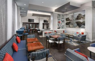 Lobby and coworking lounge at Hampton Inn Washington DC / White House.