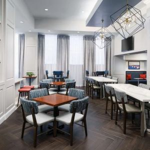 Dining area perfect for coworking at Hampton Inn Washington DC / White House.