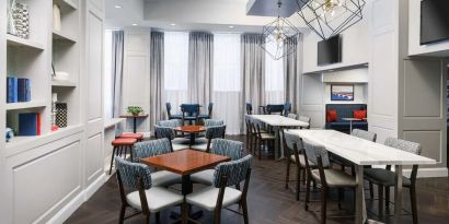 Dining area perfect for coworking at Hampton Inn Washington DC / White House.