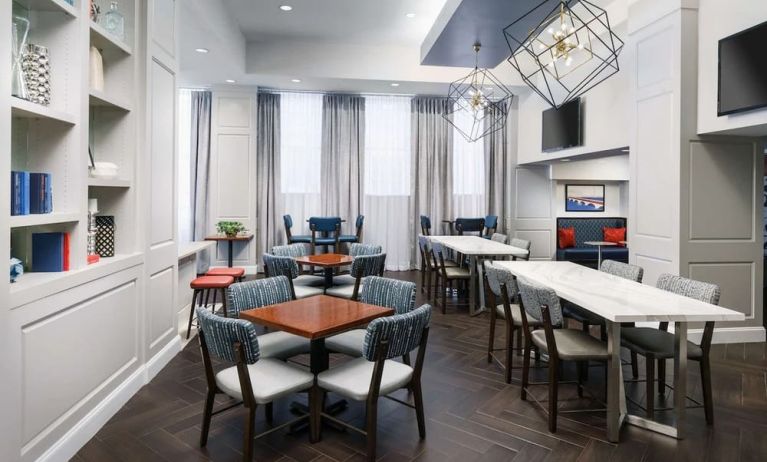 Dining area perfect for coworking at Hampton Inn Washington DC / White House.