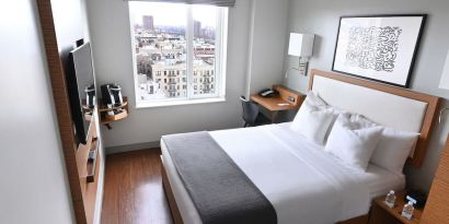 Day use room with natural light at Edge Hotel NYC.
