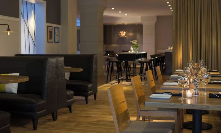 Dining area perfect for coworking at Renaissance Meadowlands Hotel.