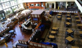 Dining area perfect for coworking at Atrium Hotel & Suites.