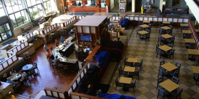 Dining area perfect for coworking at Atrium Hotel & Suites.