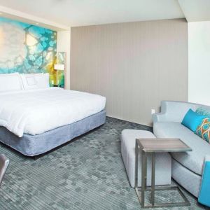 Day use room with sofa at Courtyard By Marriott Redwood City.
