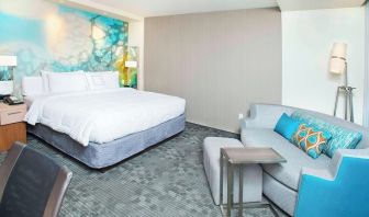 Day use room with sofa at Courtyard By Marriott Redwood City.
