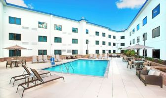 Refreshing outdoor pool at Courtyard By Marriott Redwood City.