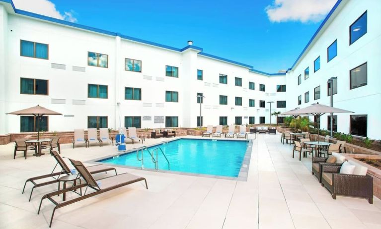 Refreshing outdoor pool at Courtyard By Marriott Redwood City.