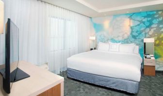 Day use room with natural light at Courtyard By Marriott Redwood City.