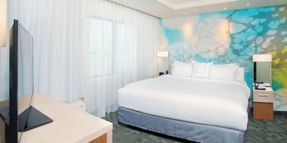 Day use room with natural light at Courtyard By Marriott Redwood City.