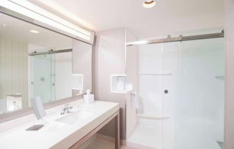 Guest bathroom with shower at Courtyard By Marriott Redwood City.