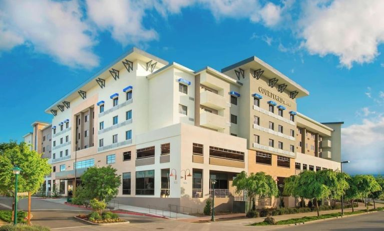 Hotel exterior at Courtyard By Marriott Redwood City.