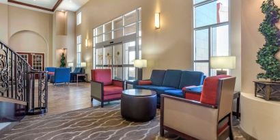 Lobby and coworking lounge at Comfort Suites Phoenix Airport.