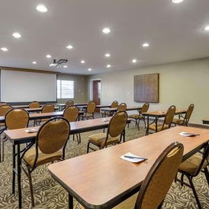 Meeting room at Comfort Suites Phoenix Airport.