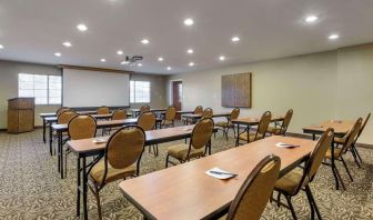 Meeting room at Comfort Suites Phoenix Airport.