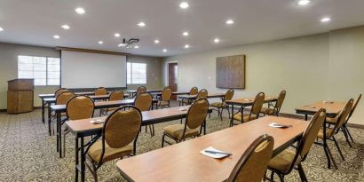 Meeting room at Comfort Suites Phoenix Airport.