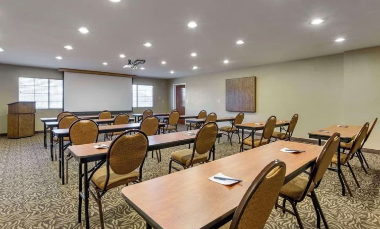 Meeting room at Comfort Suites Phoenix Airport.