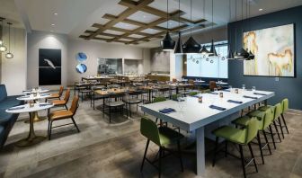 Dining area perfect for coworking at Hilton Garden Inn Sunnyvale.