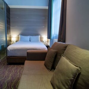 Day use executive suite with lounge area at The Wesley Euston.