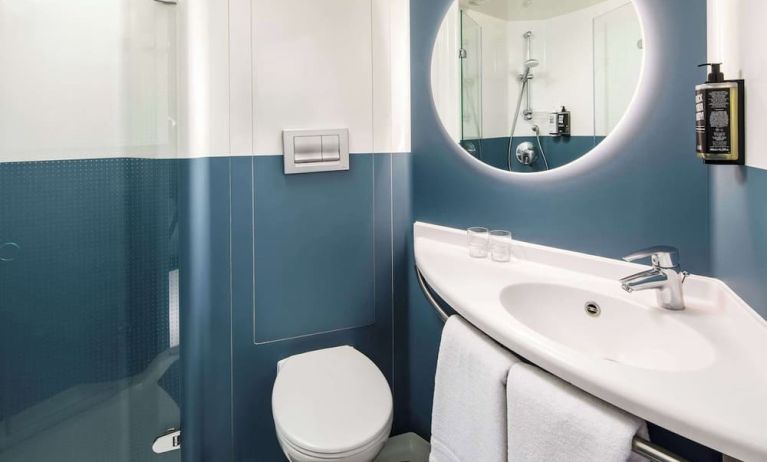 Private guest bathroom with shower and free toiletries at Ibis London Blackfriars Hotel.