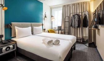 Bright and spacious day use twin room at Ibis London Blackfriars Hotel.