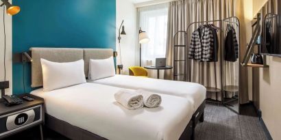 Bright and spacious day use twin room at Ibis London Blackfriars Hotel.