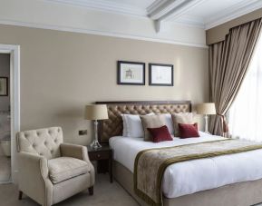 Bright and spacious day use room with private bathroom at St Paul's Hotel.