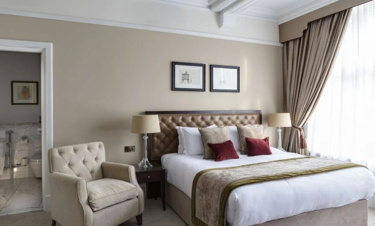 Bright and spacious day use room with private bathroom at St Paul's Hotel.