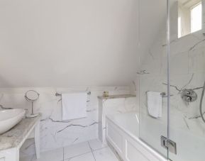 Guest bathroom with combined tub and shower at St Paul's Hotel.